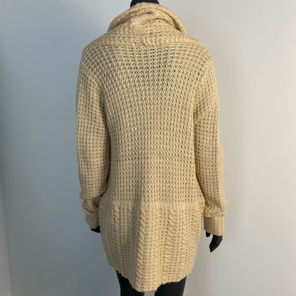 ⚪️ Suzy Shier Cream Cardigan Sweater - Picture 2 of 10